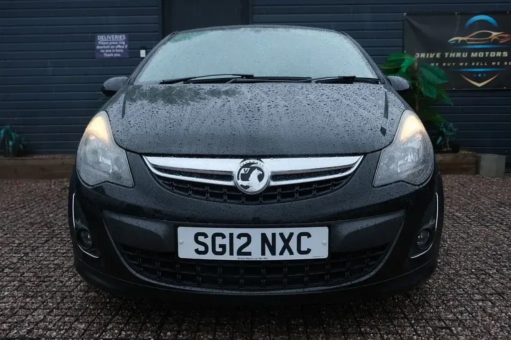 Used Vauxhall Corsa SRi 100 HP (73 kW) 2012 Black Hatchback