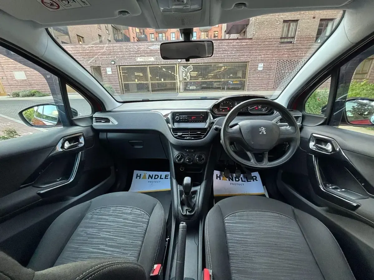 Używany Peugeot 208 Access 68 KM (50 kW) 2015 Czerwony Hatchback
