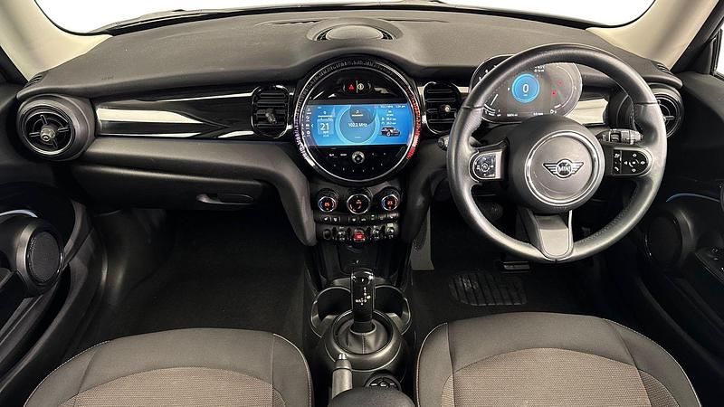 Used Mini Cooper Classic 134 HP (98 kW) 2023 Silver Hatchback