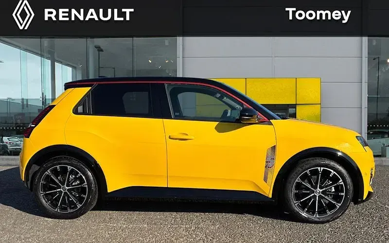 New Renault 5 E-Tech Iconic 110 kW (150 HP) 2026 Hatchback