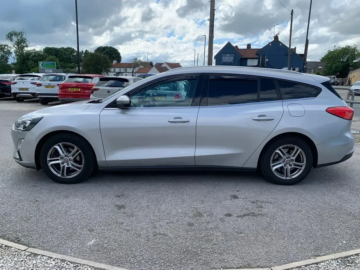 Used Ford Focus Zetec 120 HP (88 kW) 2019 Silver Estate