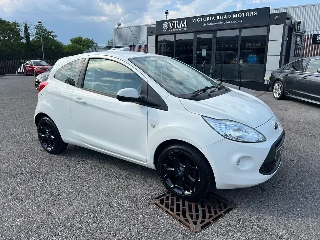 Used Ford Ka Zetec 69 HP (50 kW) 2016 White Hatchback