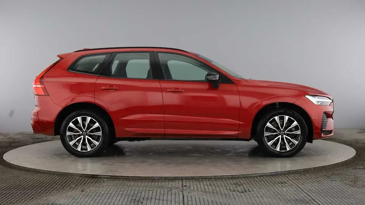 Used Volvo XC60 Plus 194 HP (142 kW) 2023 Red SUV