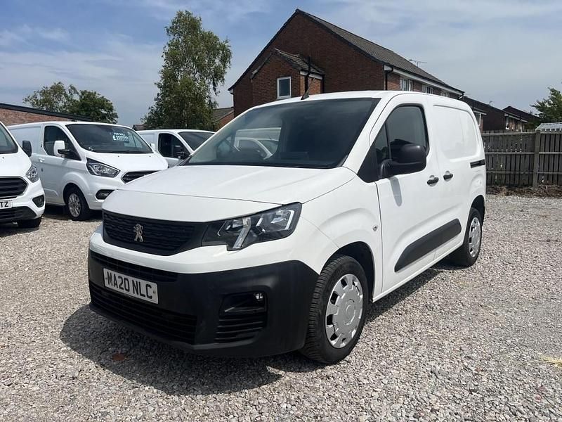 White Used 2020 Peugeot Partner MPV | £7,995 (Fair price) - Image 1/4