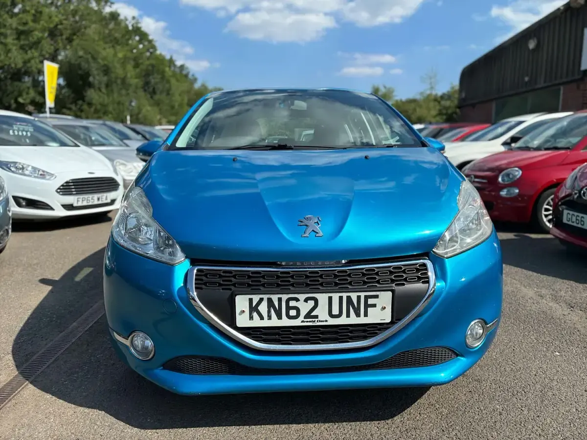 Used Peugeot 208 Active 95 HP (69 kW) 2012 Blue Hatchback