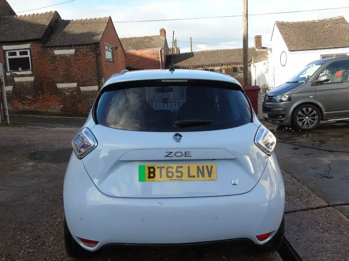 Used Renault Zoe Dynamique 64 kW (88 HP) 2015 Blue Hatchback