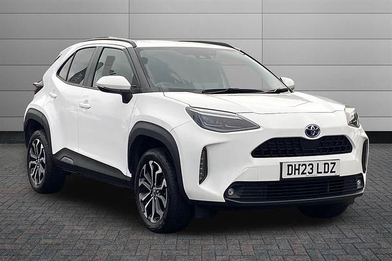 Pure white Used 2023 Toyota Yaris Cross Design SUV | £19,499 (Fair price) - Image 1/3