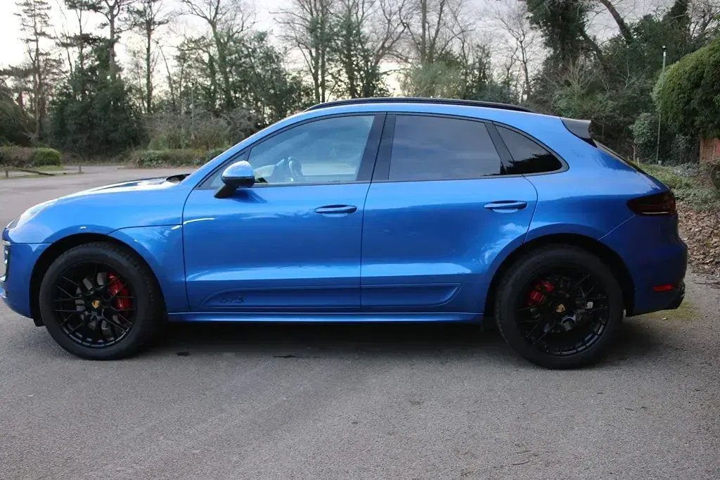 Used Porsche Macan 355 HP (261 kW) 2017 Blue SUV