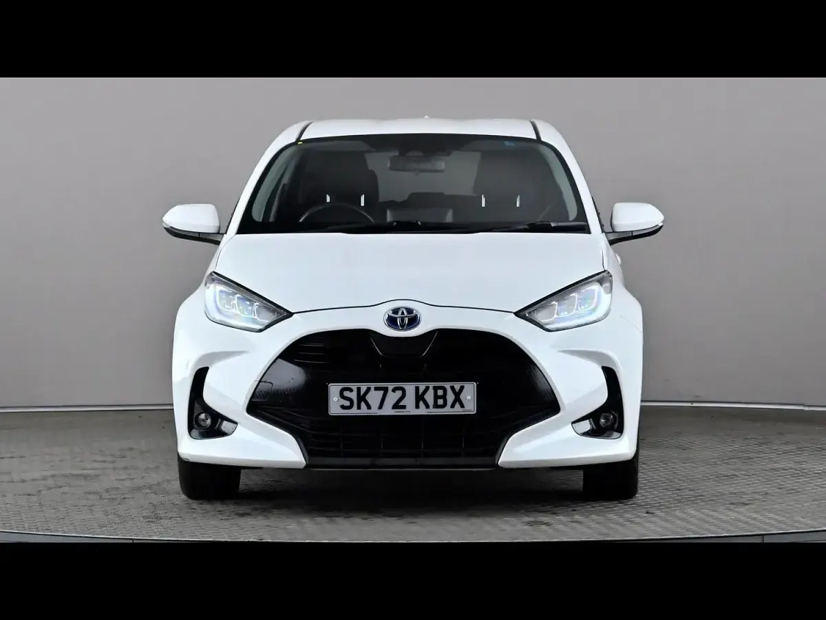 Used Toyota Yaris Hybrid Design 2022 White Hatchback