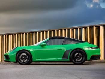 Used Porsche 911 480 HP (353 kW) 2023 Green Coupe