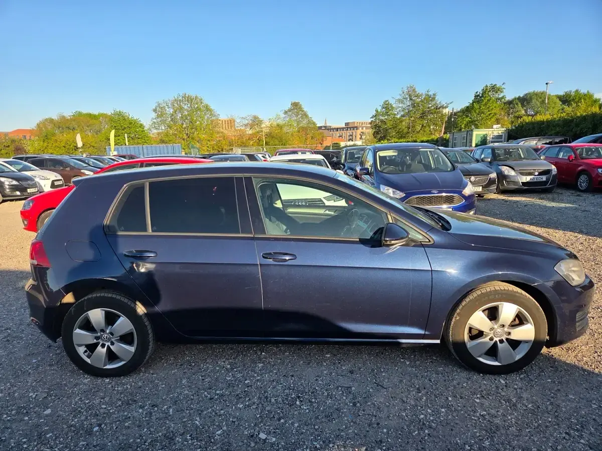 Used VW Golf VII SE 120 HP (88 kW) 2014 Blue Hatchback