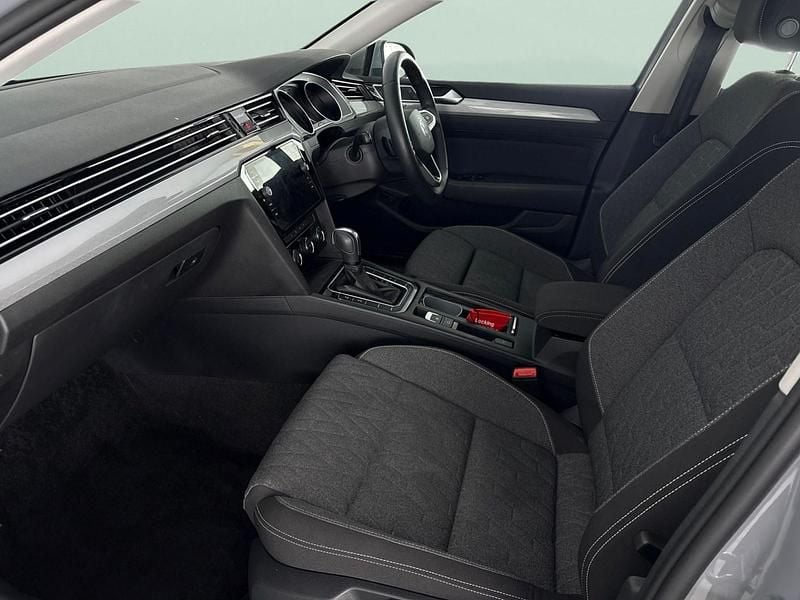 Used VW Passat SE 150 HP (110 kW) 2023 Grey Estate