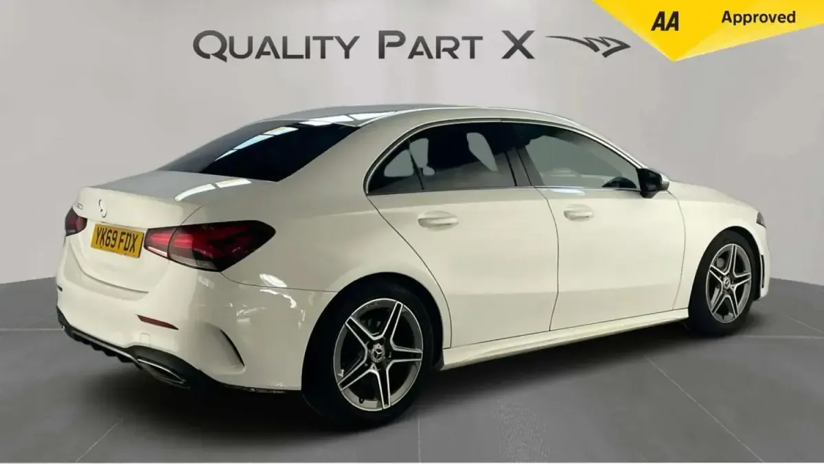 Usado Mercedes A200 AMG line 163 CV (119 kW) 2019 Blanco Berlina