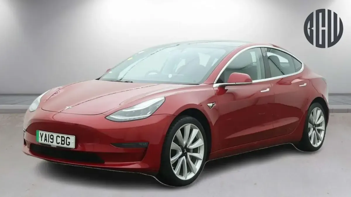 Used Tesla Model 3 Standard Range 239 kW (325 HP) 2019 Red Sedan