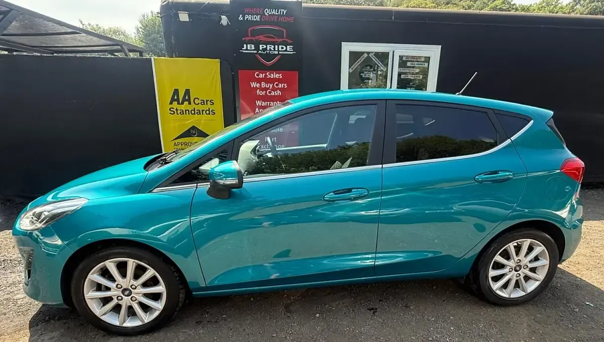 Used Ford Fiesta Titanium 125 HP (91 kW) 2017 Blue Hatchback