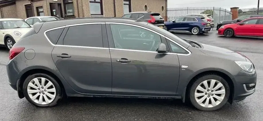 Gebraucht Vauxhall Astra Elite 115 PS (84 kW) 2014 Grau Kleinwagen