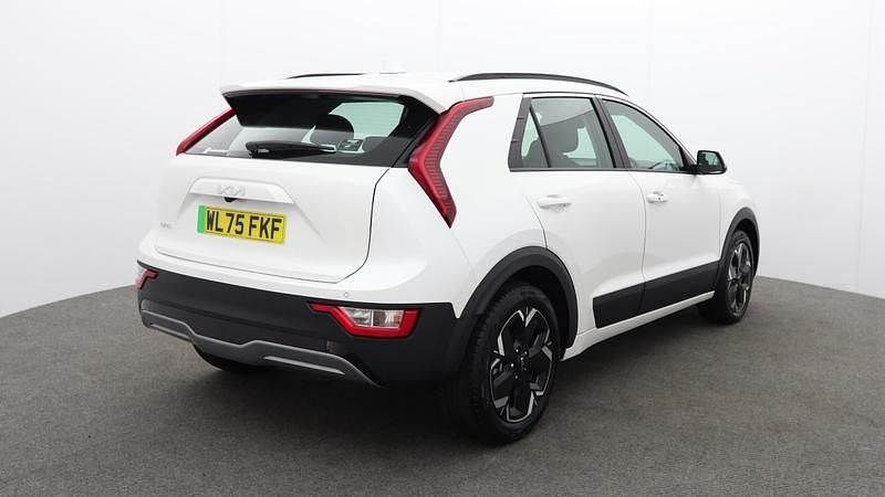 New Kia e-Niro 2026 White SUV