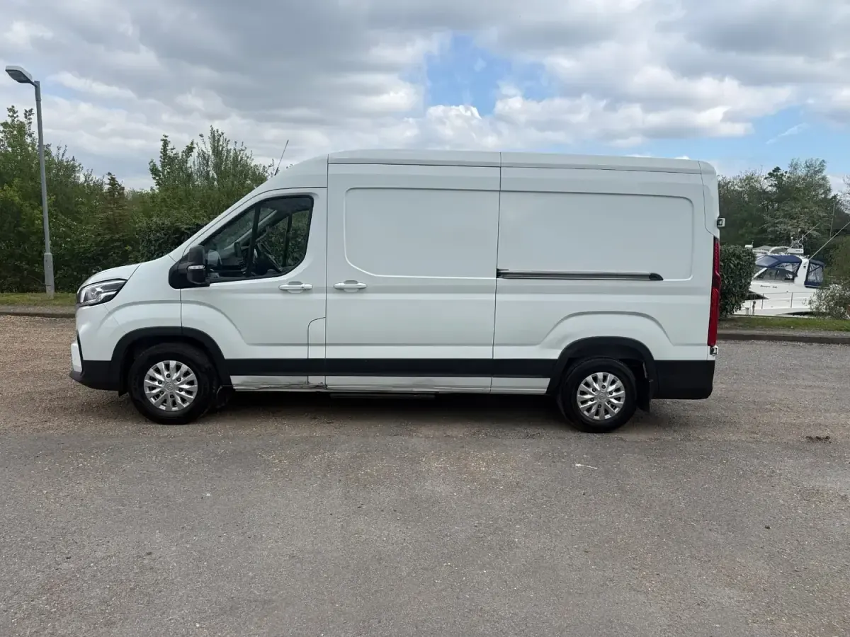 Usado Maxus V90 204 HP (150 kW) 2023 Branco Van