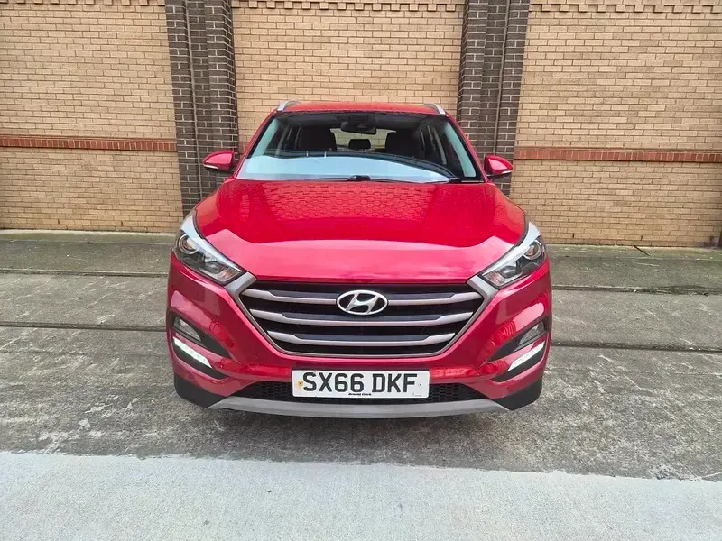 Used Hyundai Tucson SE 116 HP (85 kW) 2017 Red SUV