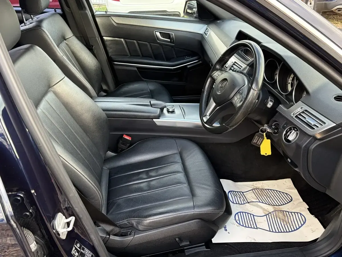Used Mercedes E300 SE 231 HP (169 kW) 2015 Blue Estate