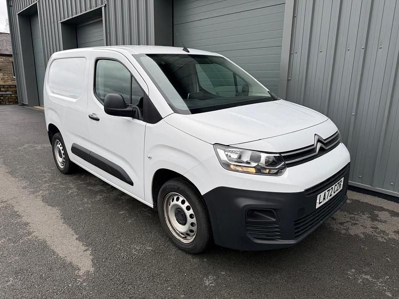 Used Citroën Berlingo 100 HP (73 kW) 2022 White MPV