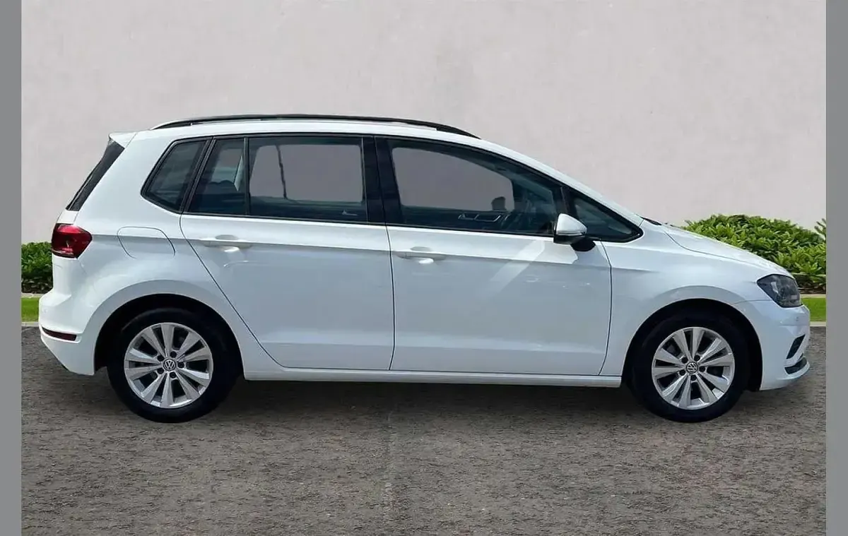 Used VW Golf Sportsvan SE 128 HP (94 kW) 2018 White MPV