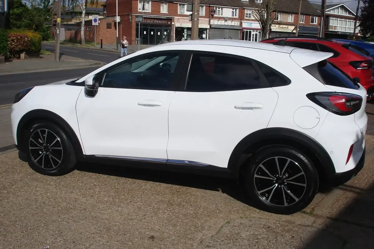 Used Ford Puma Titanium 125 HP (91 kW) 2020 Frozen white SUV