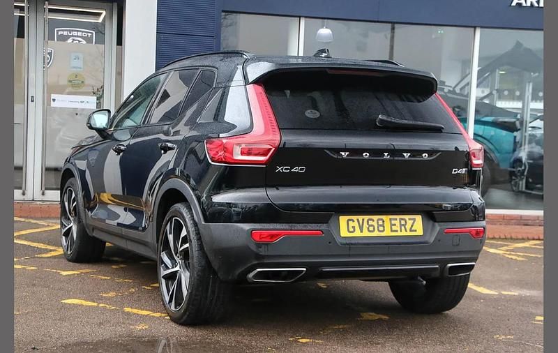 Used Volvo XC40 R-Design Pro 187 HP (137 kW) 2018 Black SUV