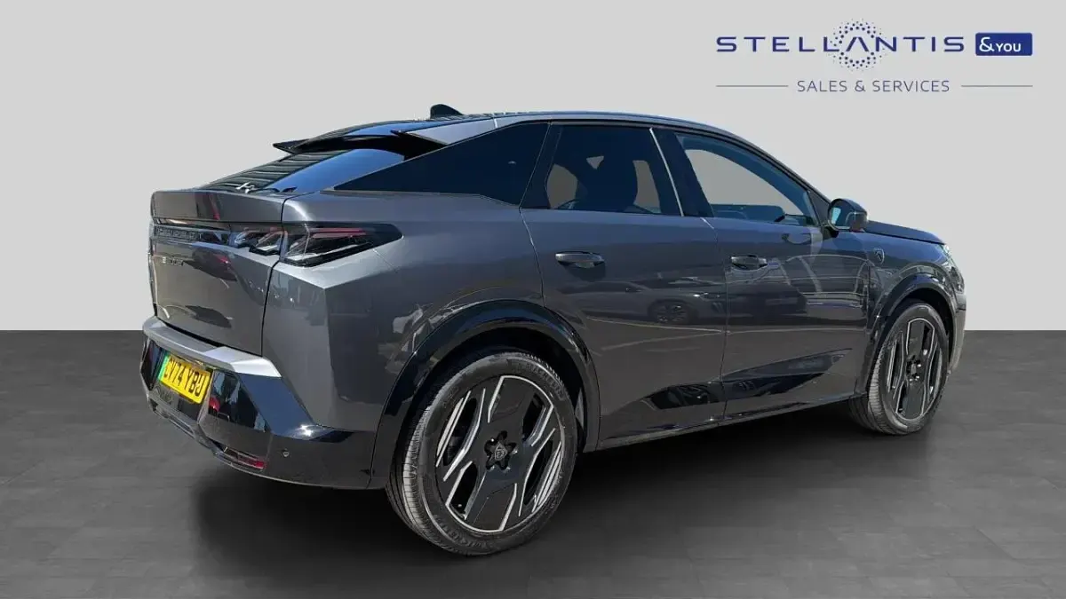 Second-hand Peugeot e-3008 GT 152 kW (207 CP) 2024 Gri SUV