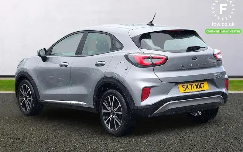 Usado Ford Puma Titanium 125 HP (91 kW) 2022 Prateado SUV