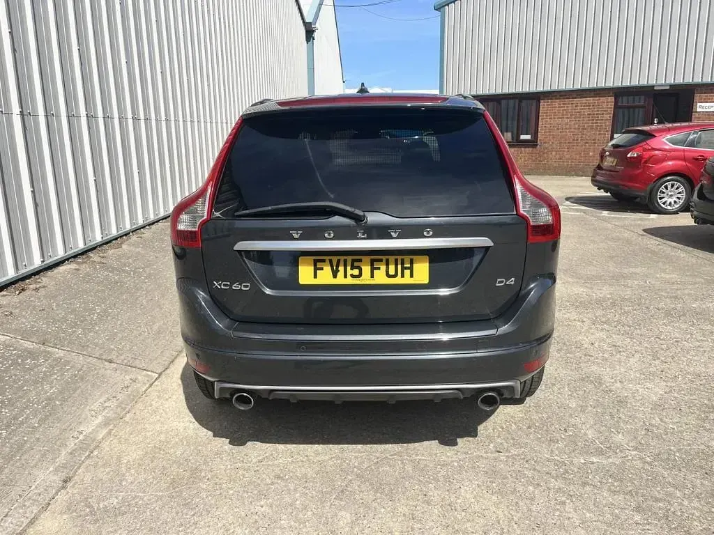 Used Volvo XC60 R-Design 190 HP (139 kW) 2015 Grey SUV