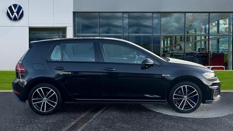 Used VW Golf VII GTE 204 HP (150 kW) 2018 Deep black