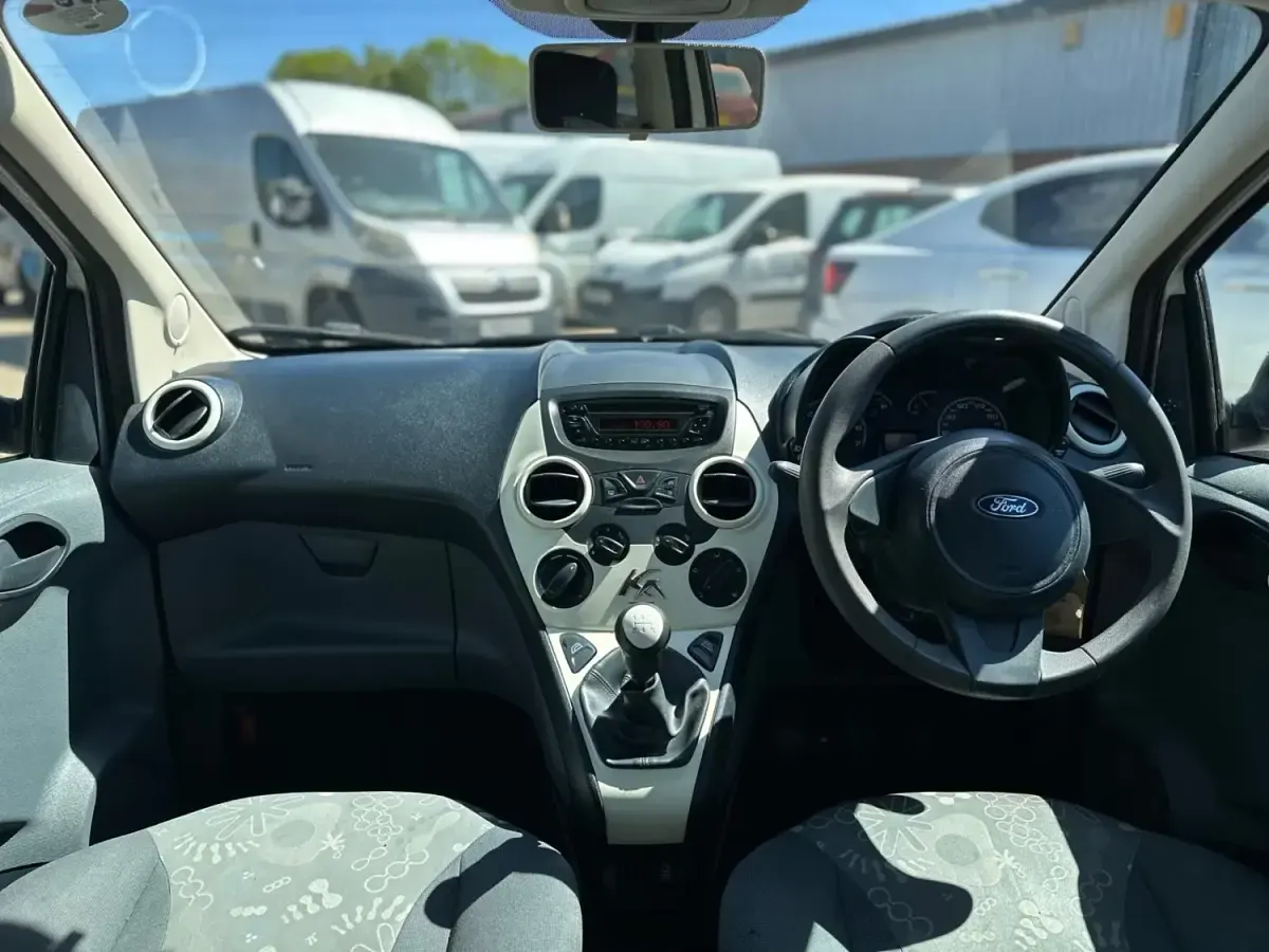 Używany Ford Ka 69 KM (50 kW) 2012 Biały Hatchback