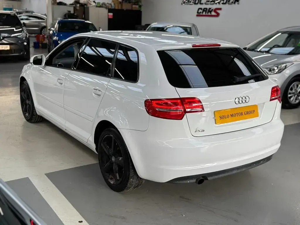 Used Audi A3 Sportback Comfort 102 HP (75 kW) 2010 White Hatchback