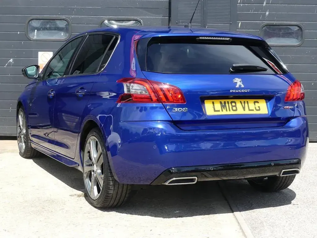Used Peugeot 308 GT-line 129 HP (94 kW) 2018 Blue Hatchback