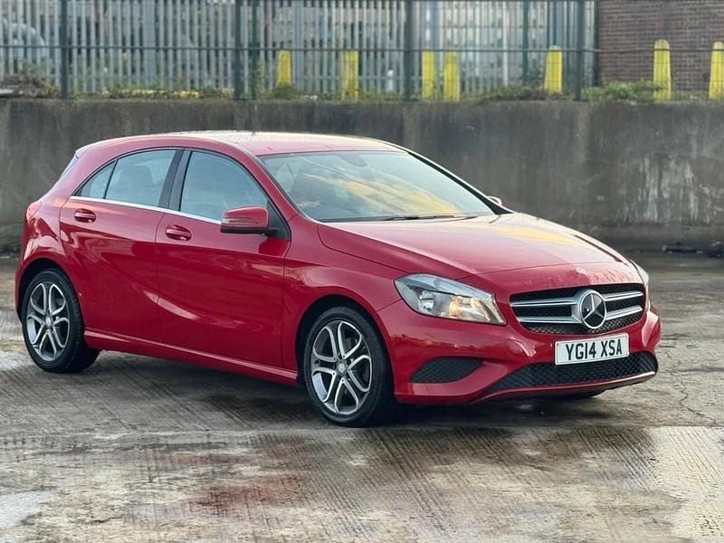 Used Mercedes A180 2014 Red Hatchback