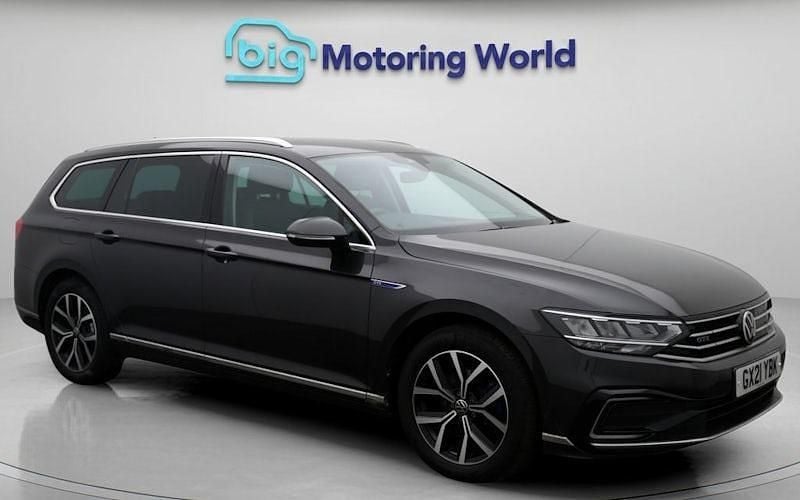 Used 2024 VW Passat GTE Estate | £18,500 (Good price) - Image 1/4