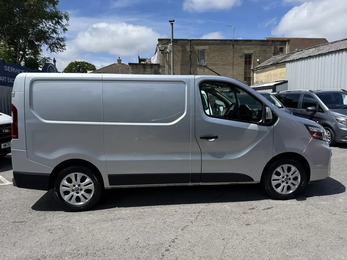 Used Nissan Primastar Tekna 150 HP (110 kW) 2022 Grey MPV