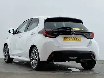 Used Toyota Yaris Hybrid 116 HP (85 kW) 2023 White Hatchback