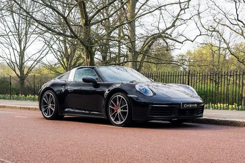 Begagnad Porsche 992 2024 Svart Sportkupé