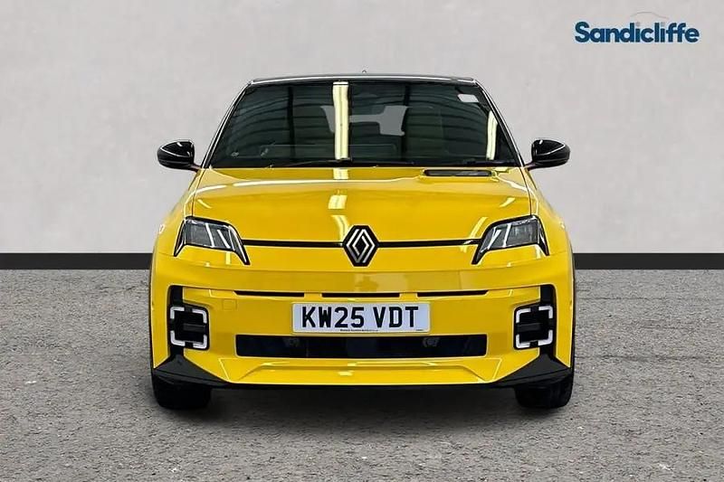 Used Renault R5 Iconic 110 kW (150 HP) 2025 Yellow/black Hatchback