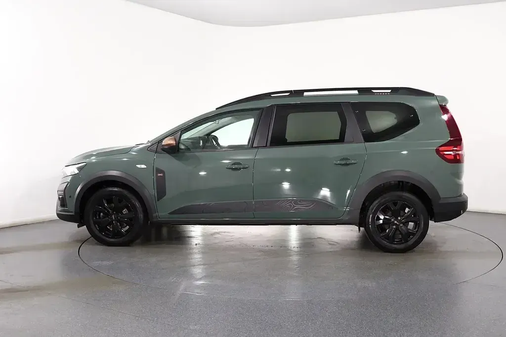 Używany Dacia Jogger Extreme 110 KM (80 kW) 2024 Zielony Minivan