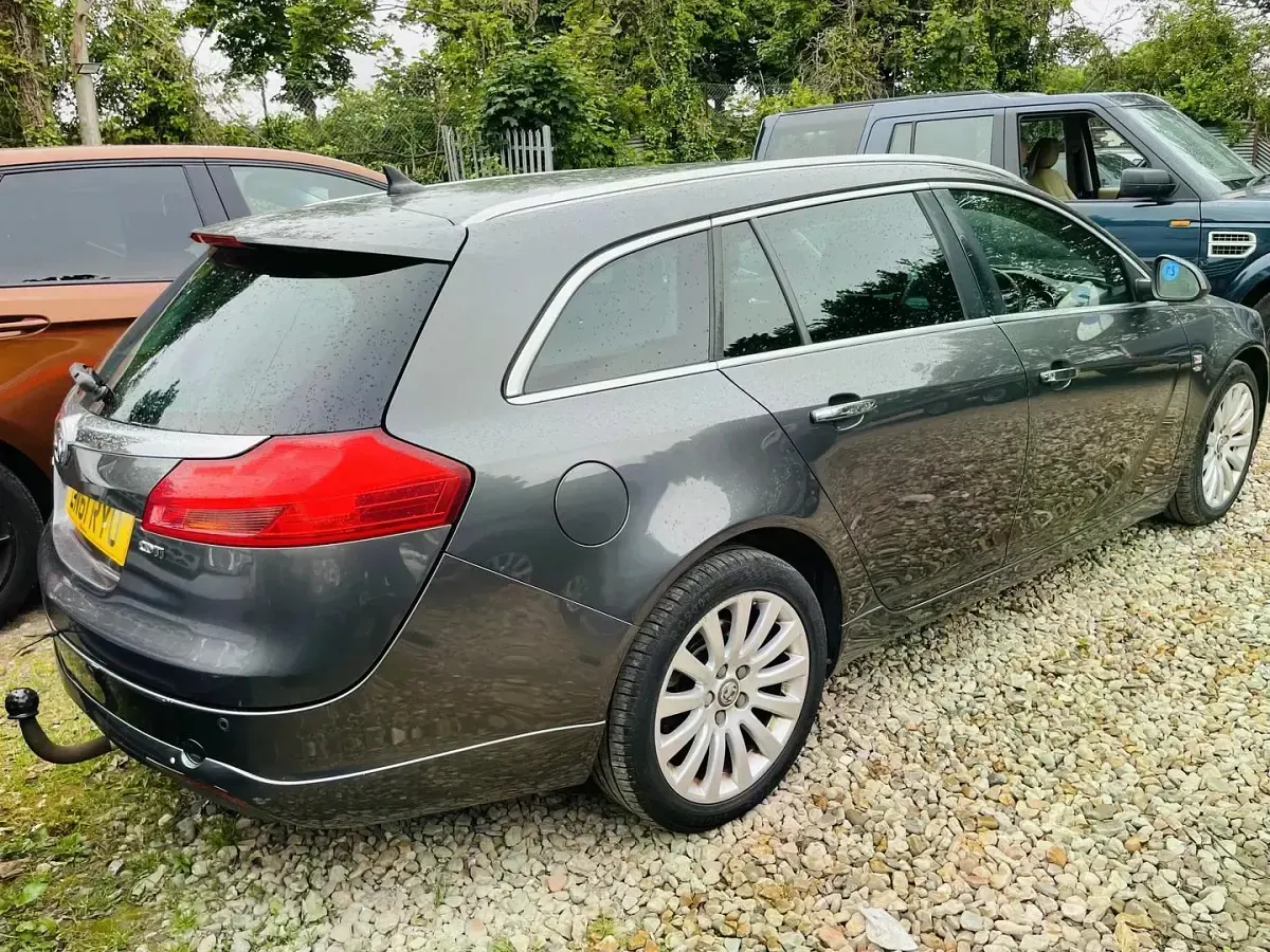 Second-hand Vauxhall Insignia Elite 160 CP (117 kW) 2011 Gri Break