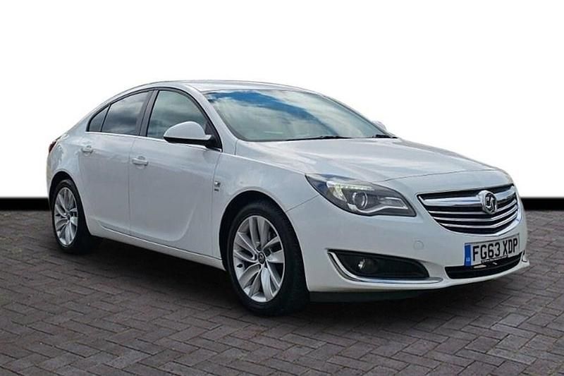 Used Vauxhall Insignia SRi 140 HP (102 kW) 2013 White Hatchback