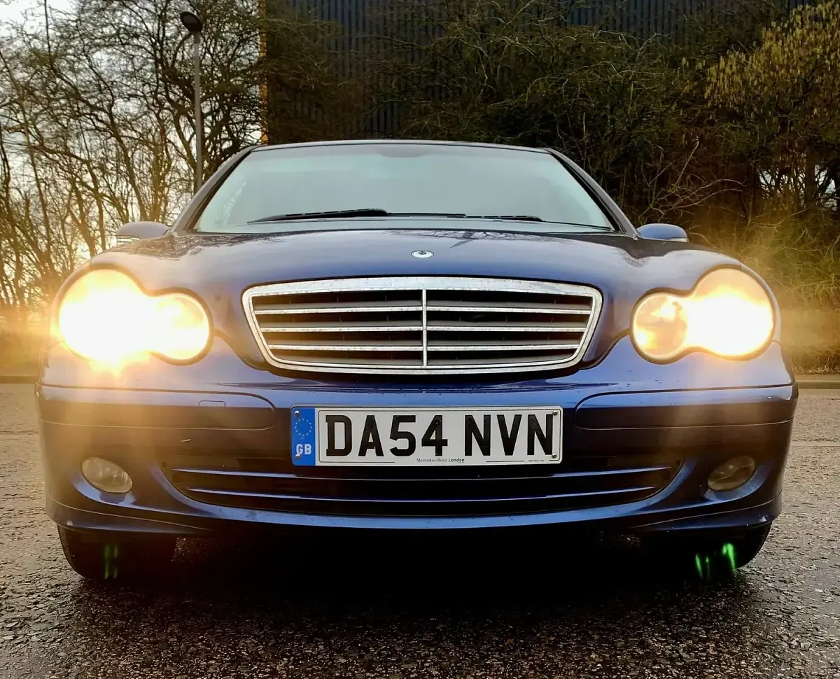 Used Mercedes C180 Classic 141 HP (103 kW) 2004 Blue Sedan