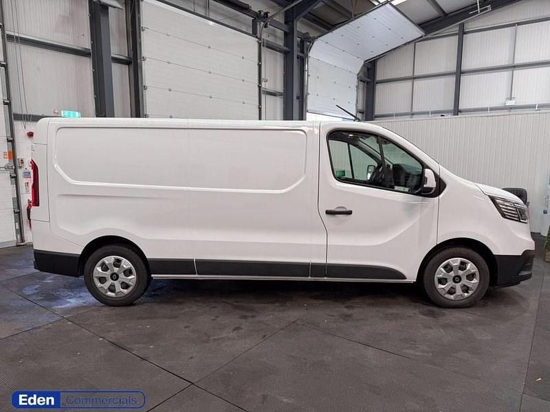 Begagnad Renault Trafic 2024 Vit Minibuss