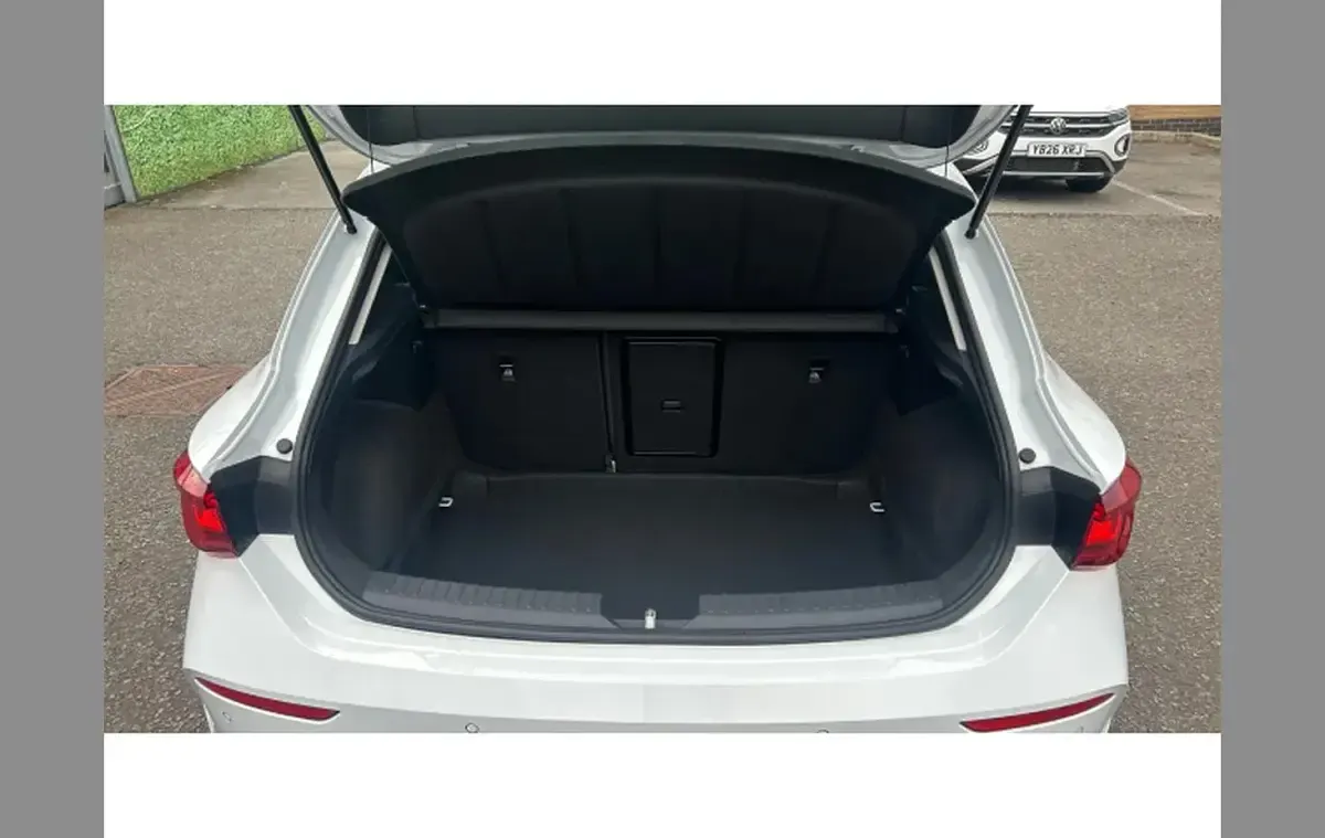 Used Cupra Leon 150 HP (110 kW) 2024 White Hatchback