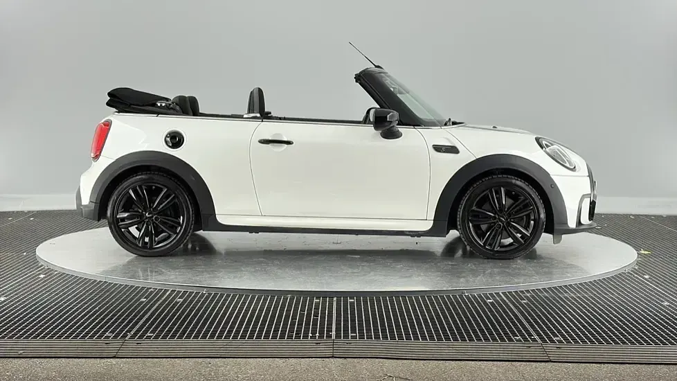 Used Mini Cooper S Cabriolet Sport 176 HP (129 kW) 2023 White Cabriolet