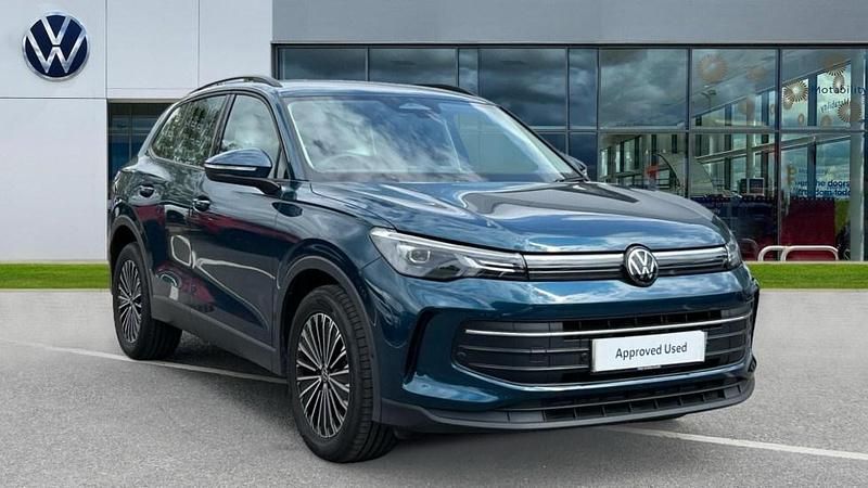 Used VW Tiguan Life 150 HP (110 kW) 2025 Nightshade blue metallic  SUV