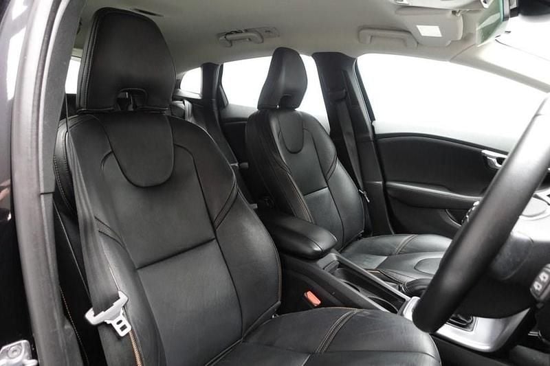 Used Volvo V40 Pro 152 HP (111 kW) 2018 Black Hatchback
